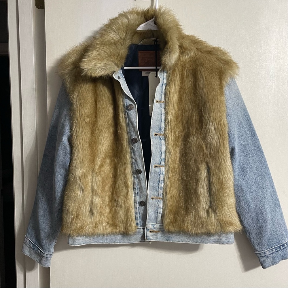 NWT Levi’s Premium Jean Jacket with Fur